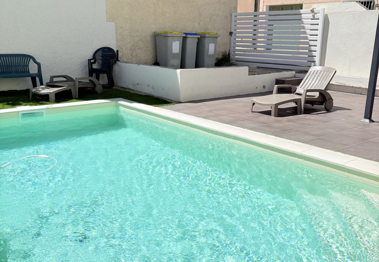 Villa à Saint-Cyprien - Spacieuse villa au village de St Cyprien pour 15 pers! Unique! 