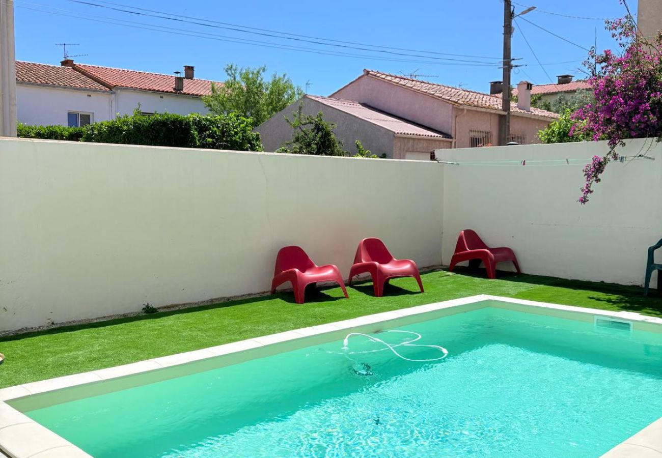 Villa à Saint-Cyprien - Spacieuse villa au village de St Cyprien pour 15 pers! Unique! 