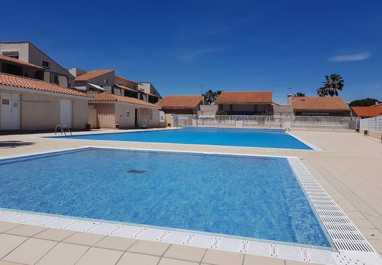 PISCINE-COMMUNAUTAIRE-SURVEILLEE - INTENDANCE SAS