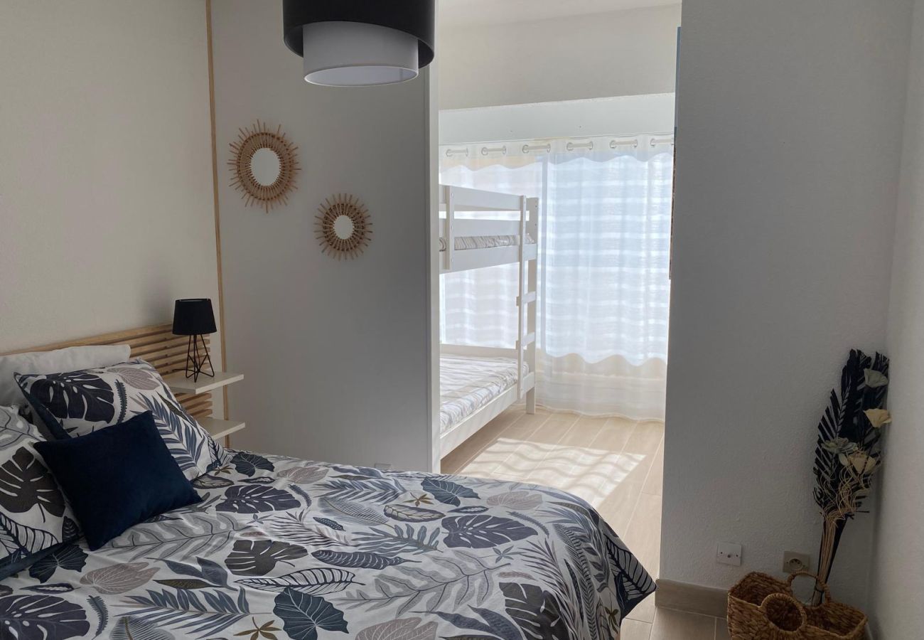 Appartement à Saint-Cyprien - Appartement Vue mer accès plage et piscine 3 étoiles à St Cyprien