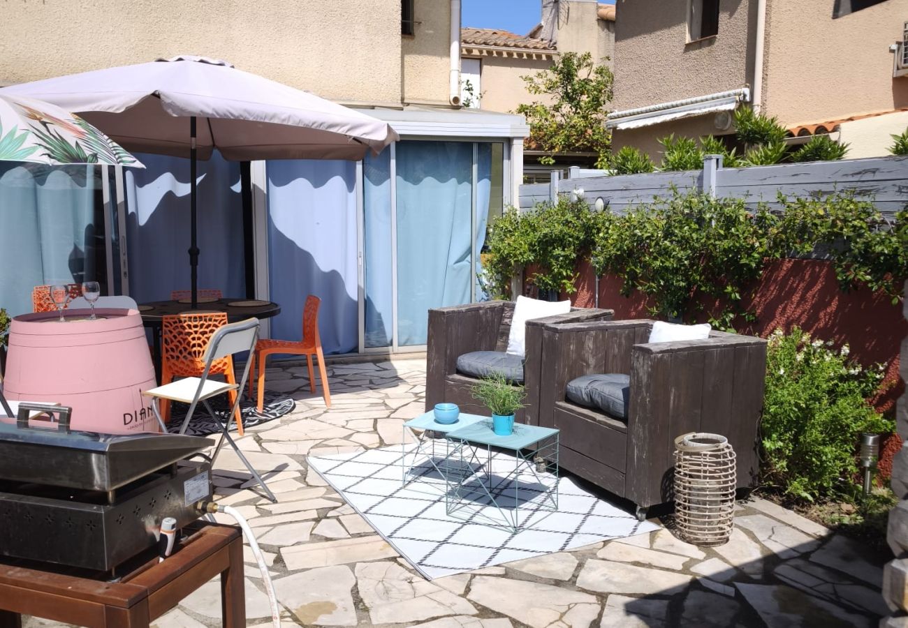 Maison à Saint-Cyprien - Maison avec grande terrasse proche du port! à St Cyprien