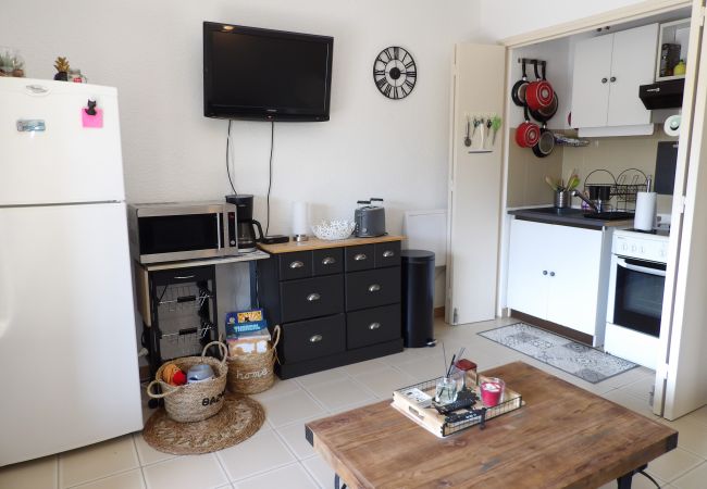 Appartement à Saint-Cyprien - Studio moderne et confortable proche du port de St Cyprien