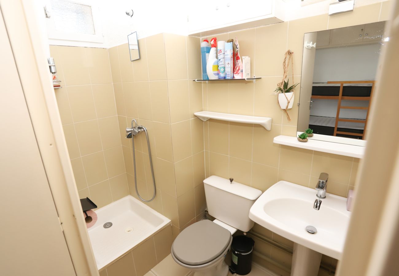 Appartement à Saint-Cyprien - Studio moderne et confortable proche du port de St Cyprien