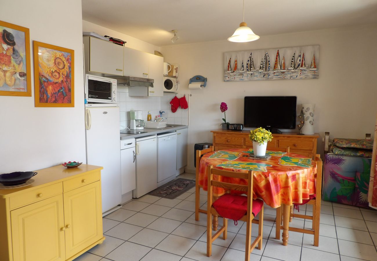 Résidence à Saint-Cyprien - T2 Pierres de Jade avec piscine ouverte et wifi!