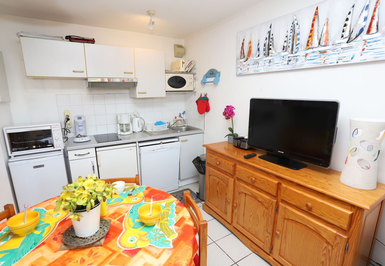 Résidence à Saint-Cyprien - T2 Pierres de Jade avec piscine ouverte et wifi!