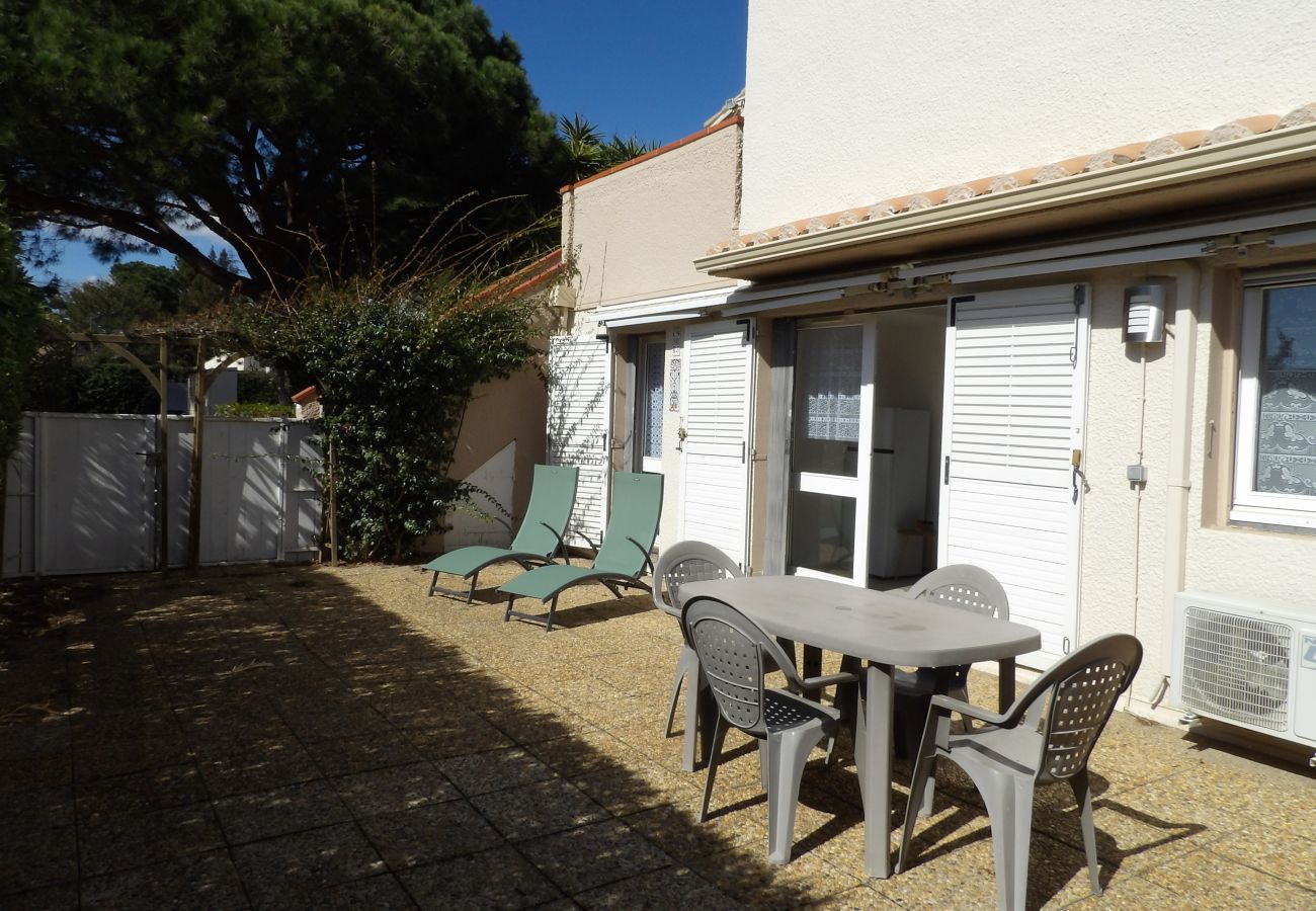 Appartement à Saint-Cyprien - T3 climatisé avec grande terrasse / 2  vélos dispo à St Cyprien