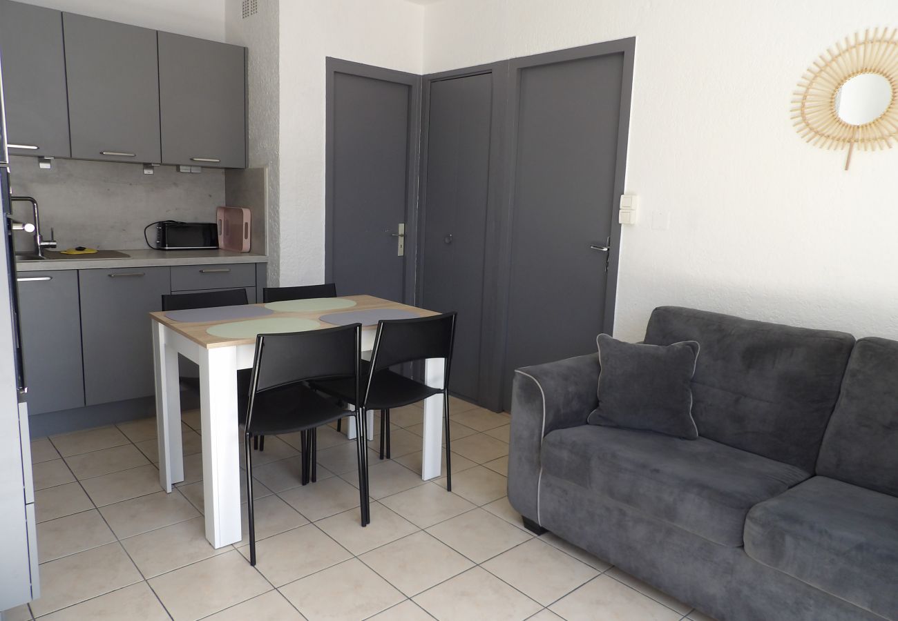 Appartement à Saint-Cyprien - T3 climatisé avec grande terrasse / 2  vélos dispo à St Cyprien