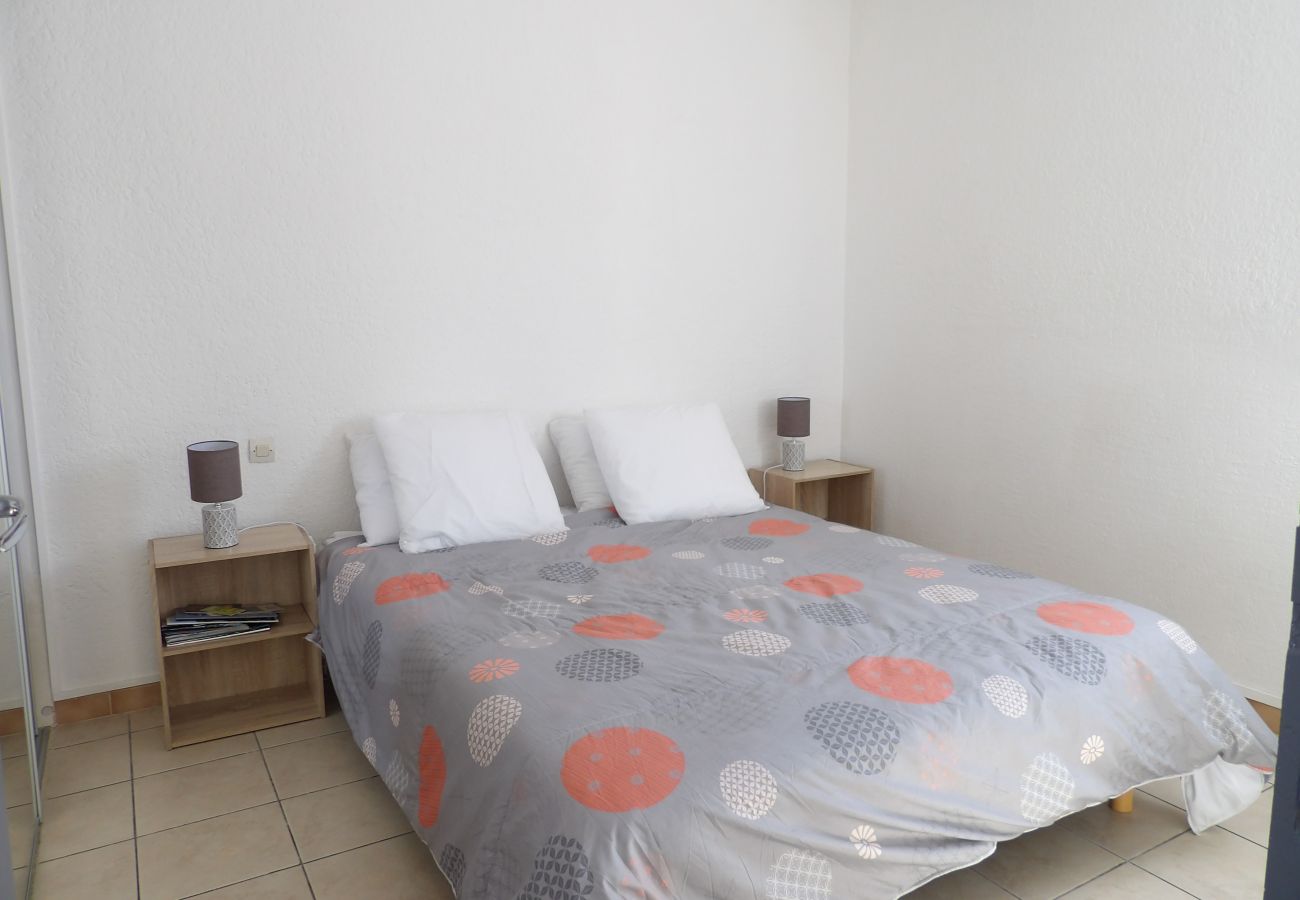 Appartement à Saint-Cyprien - T3 climatisé avec grande terrasse / 2  vélos dispo à St Cyprien