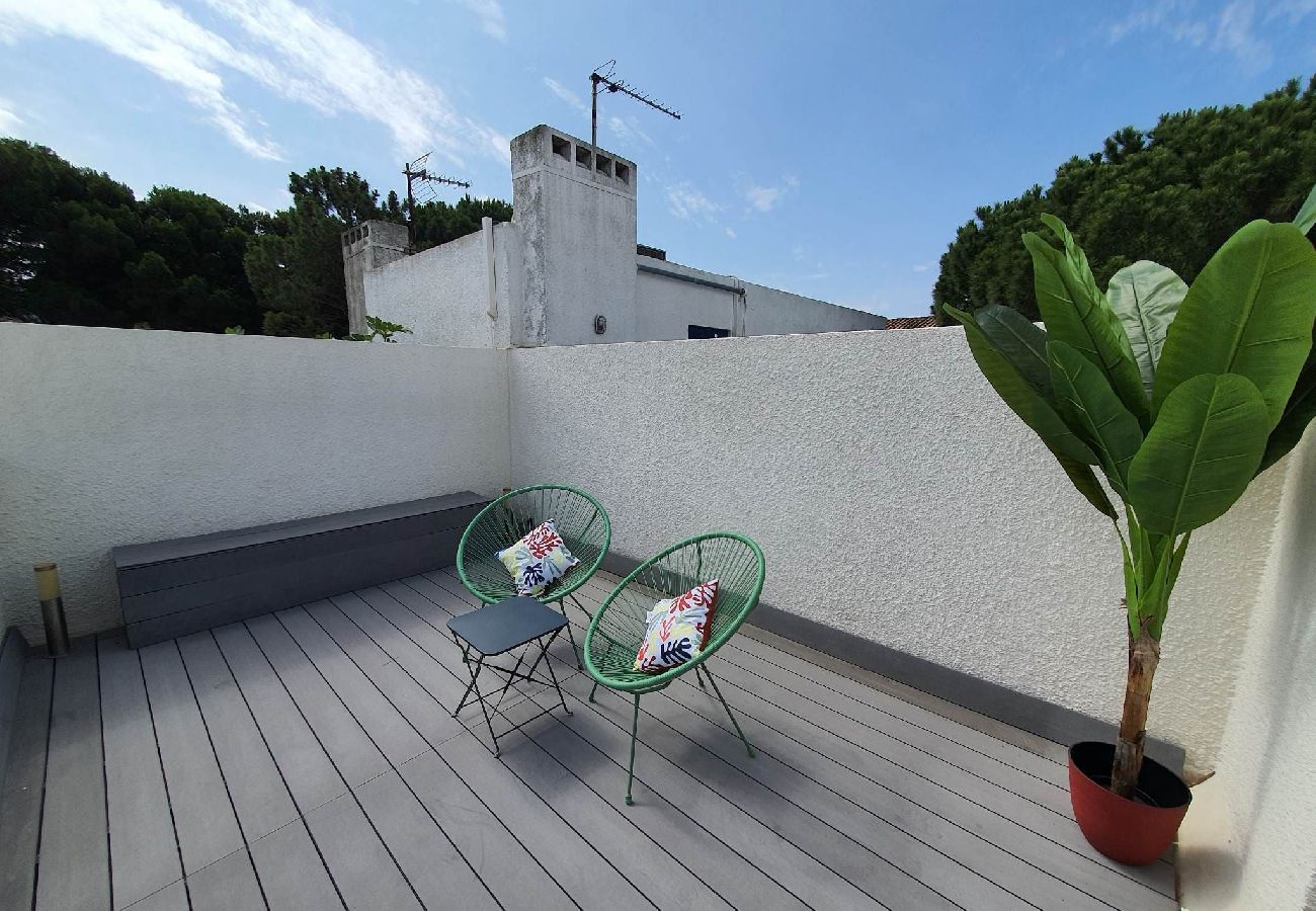 Terrasse sans vis à vis à Canet En Roussillon. L'Intendance SAS