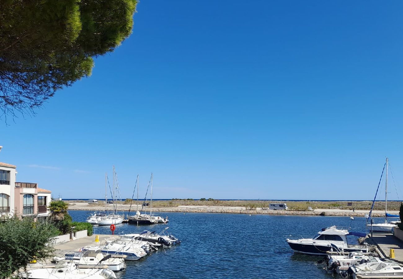 Studio à Saint-Cyprien - Spacieux Studio classé vue marina montagne et mer