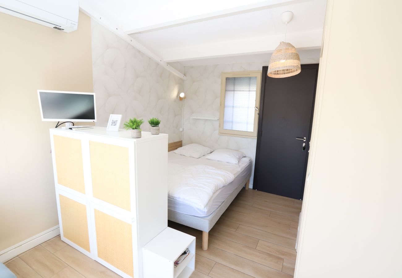 Studio à Saint-Cyprien - Spacieux Studio classé vue marina montagne et mer