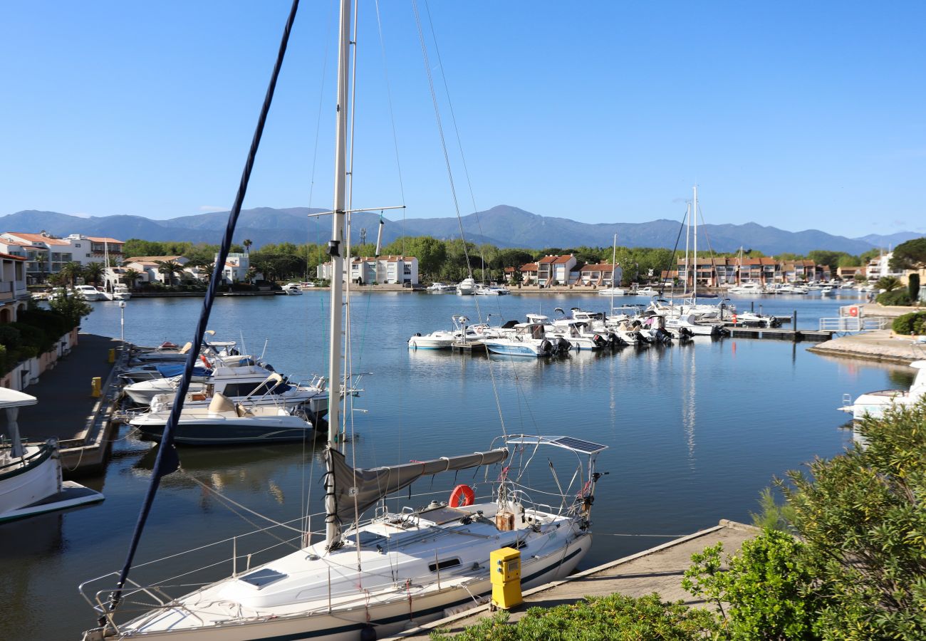 Studio à Saint-Cyprien - Spacieux Studio classé vue marina montagne et mer