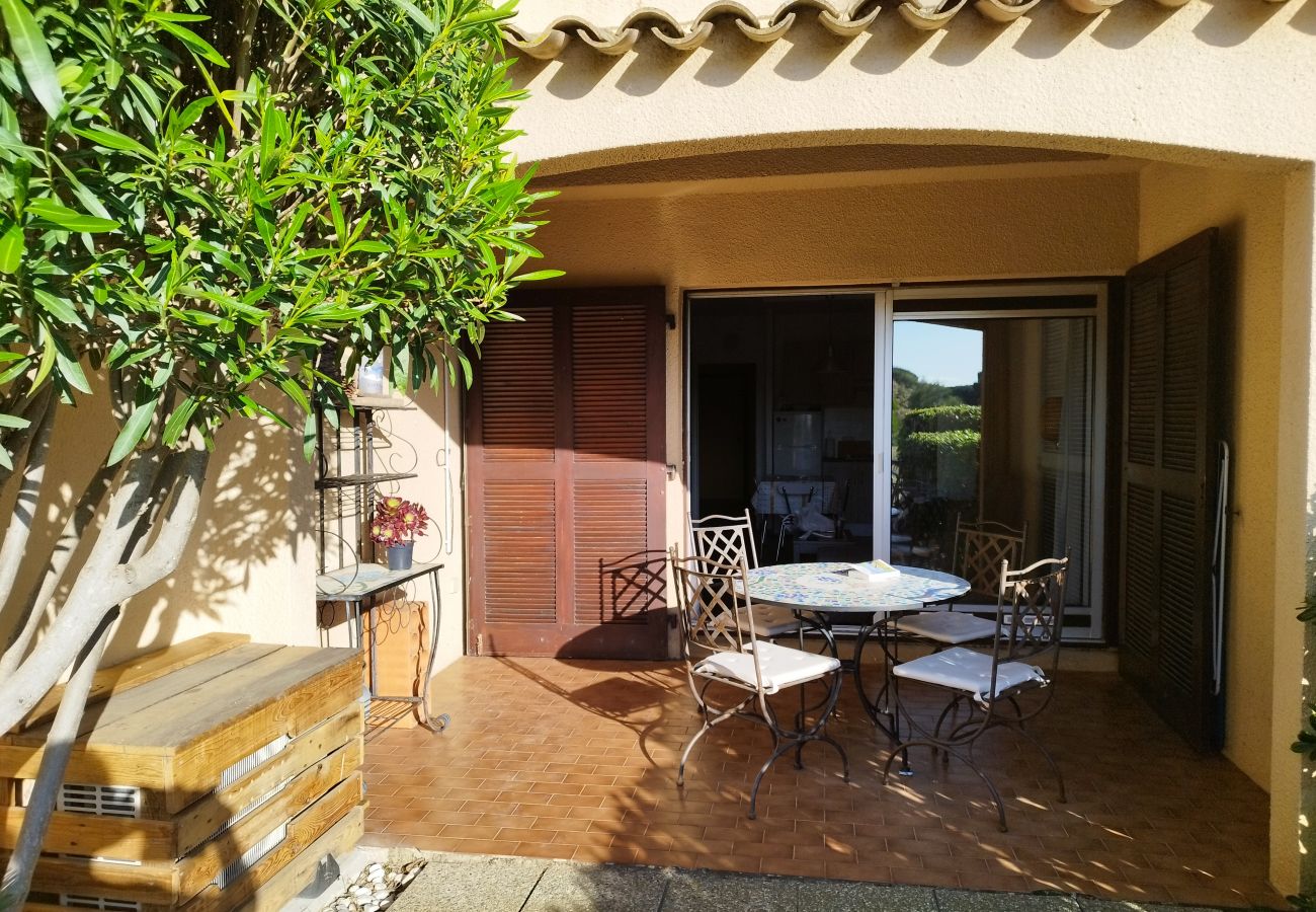 Appartement à Saint-Cyprien - Rez de jardin 4 personnes avec terrasse au golf de St Cyprien