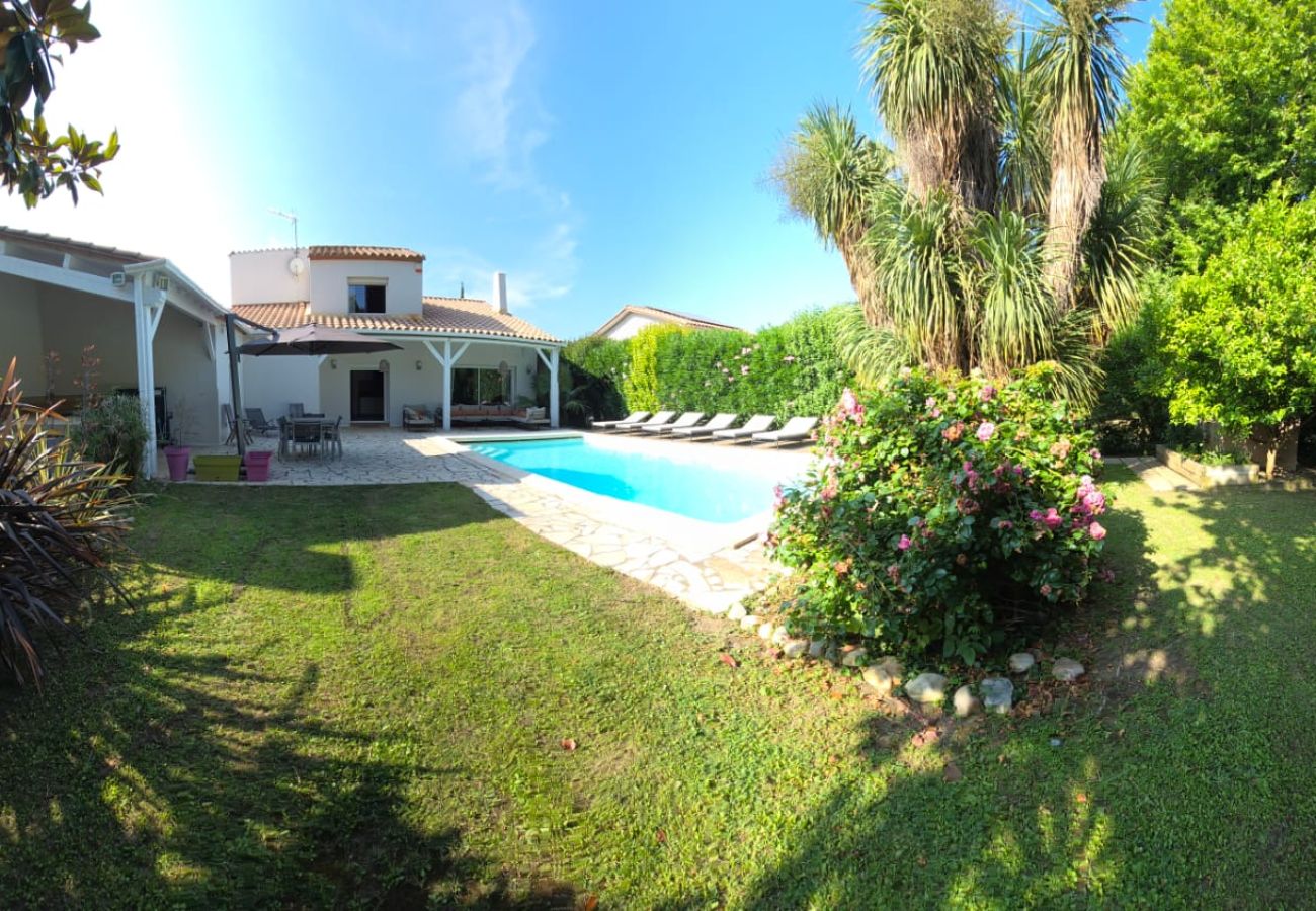 Villa à Saint-Cyprien - VILLA de charme avec piscine et jardin en bord de mer