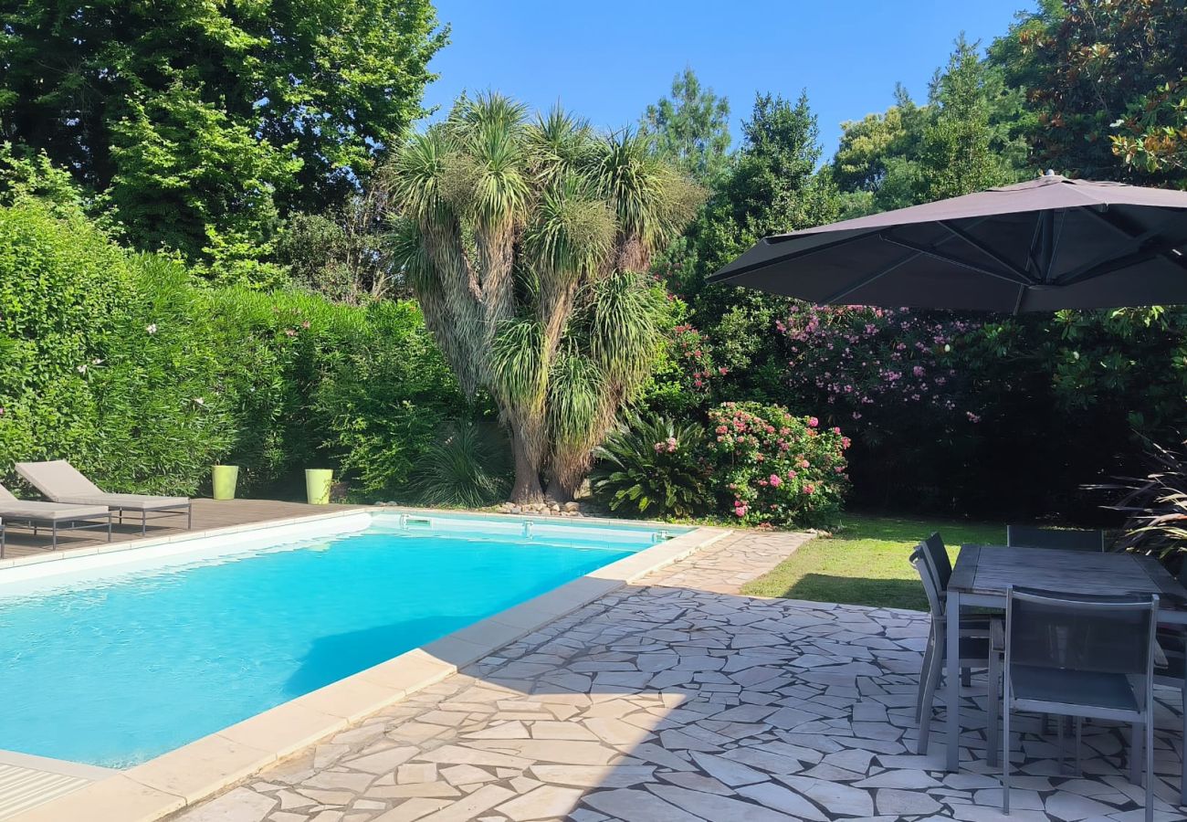 Villa à Saint-Cyprien - VILLA de charme avec piscine et jardin en bord de mer
