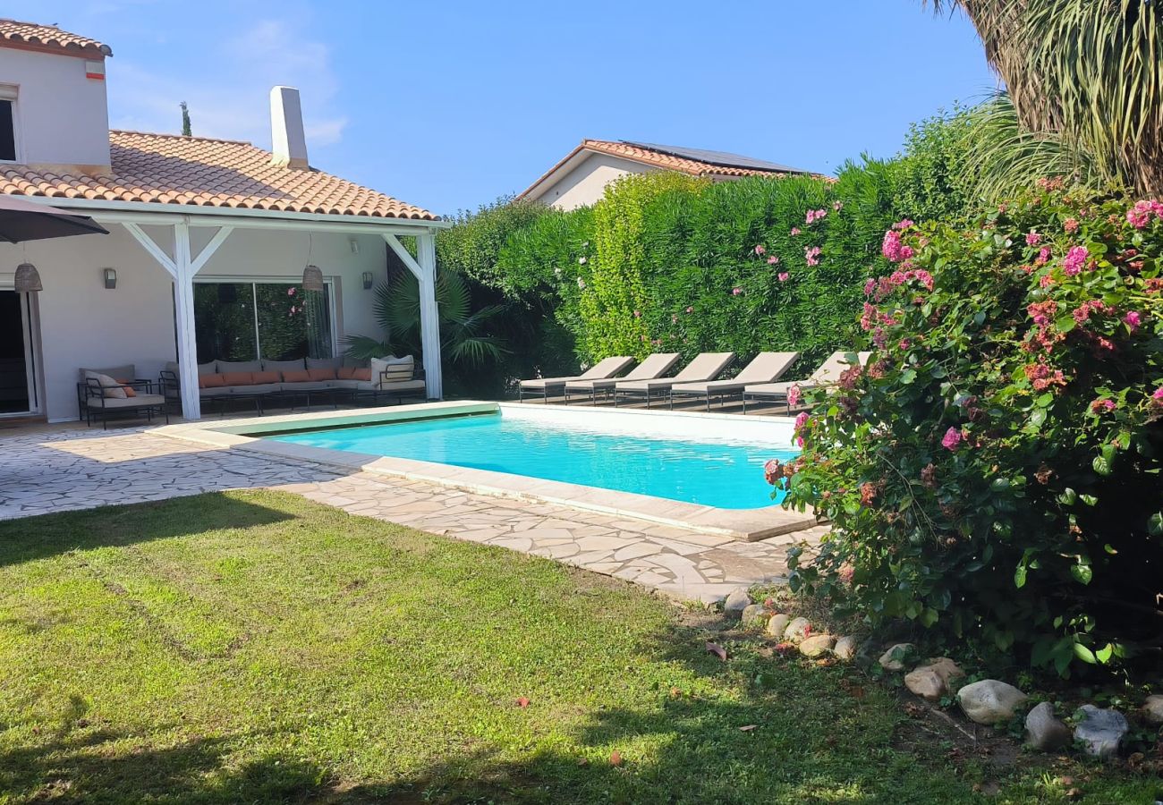 Villa à Saint-Cyprien - VILLA de charme avec piscine et jardin en bord de mer