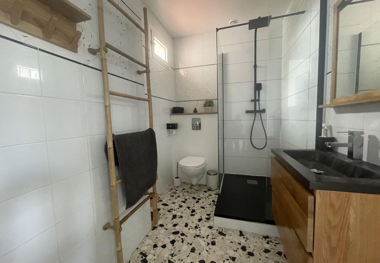 Villa à Saint-Cyprien - St Cyprien magnifique Villa piscine privée 10 personnes