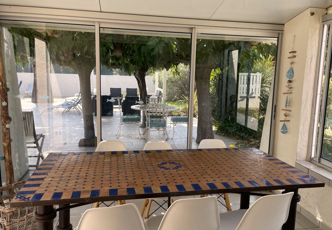 Villa à Saint-Cyprien - St Cyprien magnifique Villa piscine privée 10 personnes