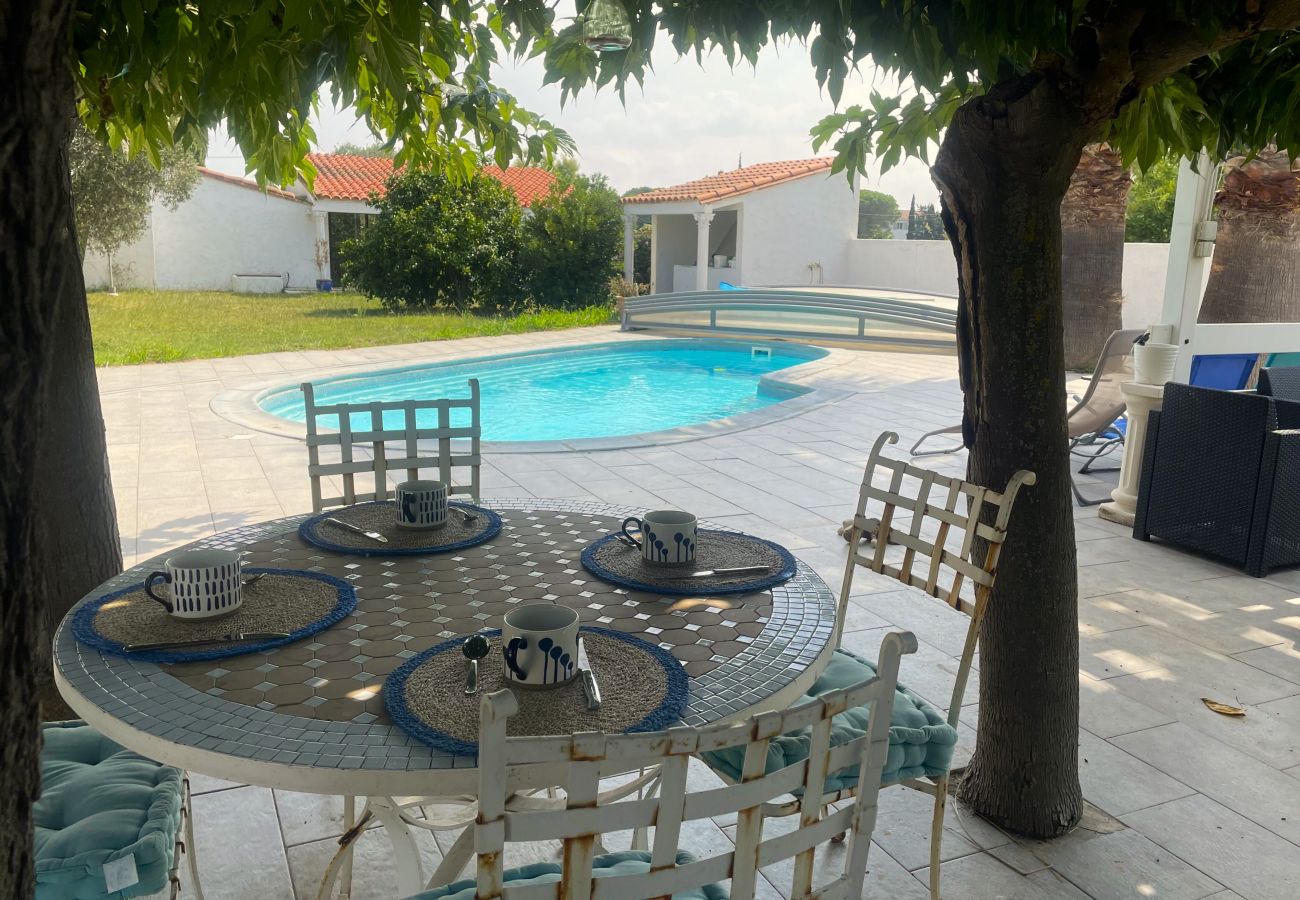 Villa à Saint-Cyprien - St Cyprien magnifique Villa piscine privée 10 personnes