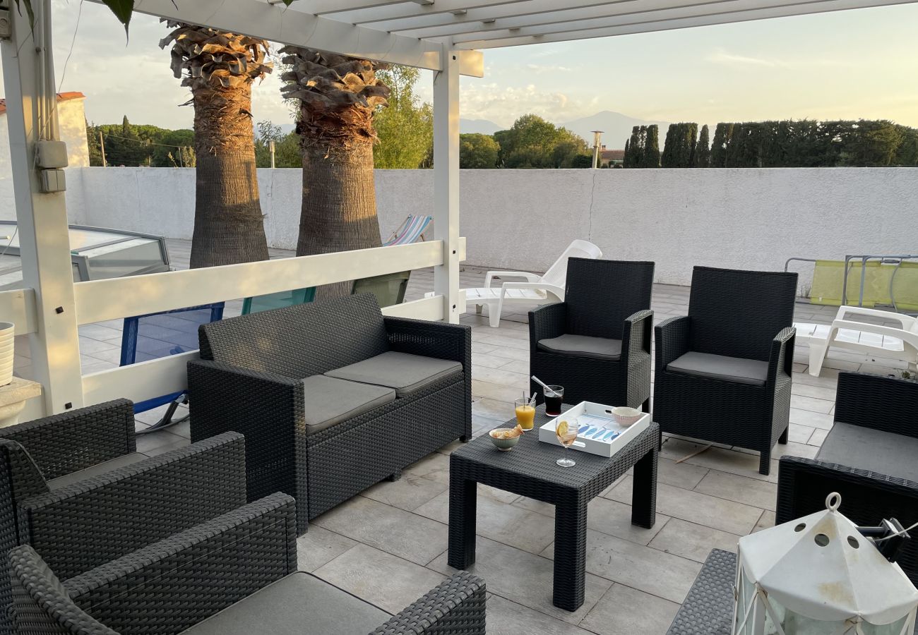 Villa à Saint-Cyprien - St Cyprien magnifique Villa piscine privée 10 personnes