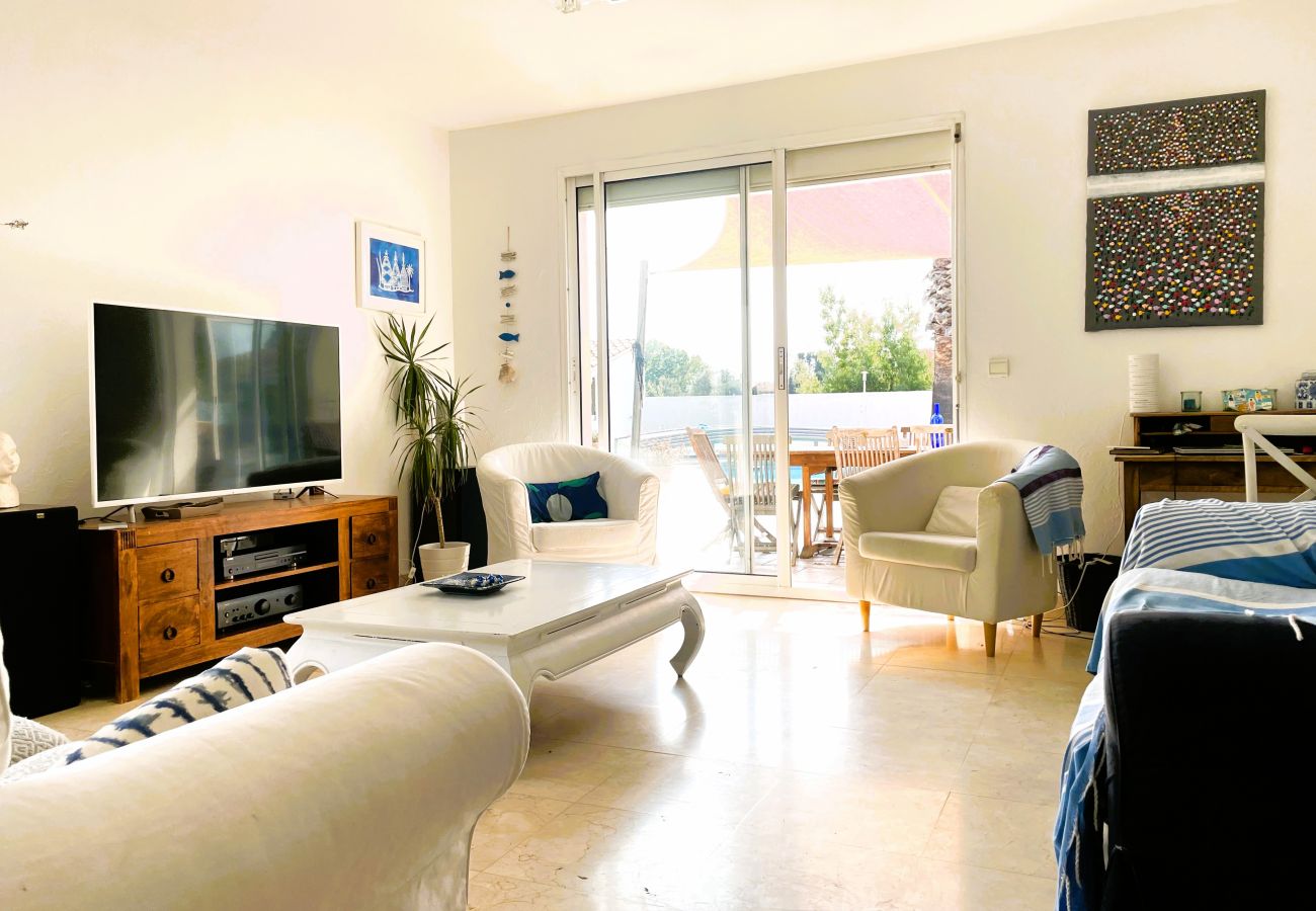 Villa à Saint-Cyprien - St Cyprien magnifique Villa piscine privée 10 personnes
