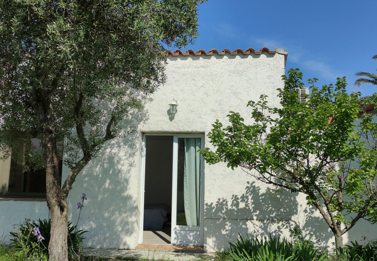 Villa à Saint-Cyprien - St Cyprien magnifique Villa piscine privée 10 personnes