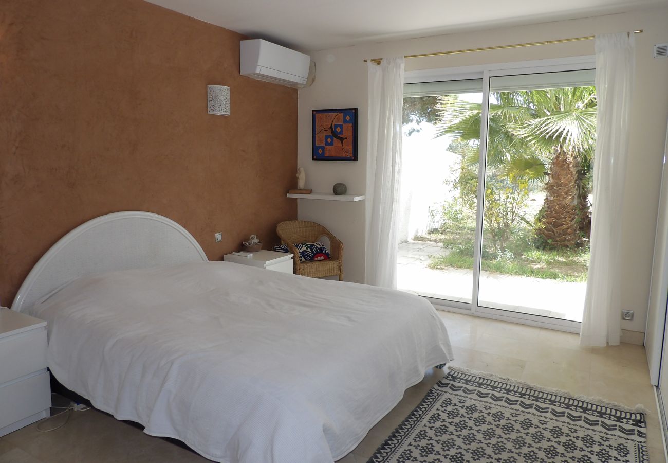 Villa à Saint-Cyprien - St Cyprien magnifique Villa piscine privée 10 personnes