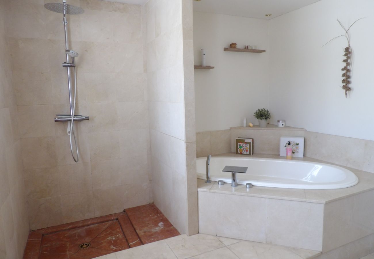 Villa à Saint-Cyprien - St Cyprien magnifique Villa piscine privée 10 personnes