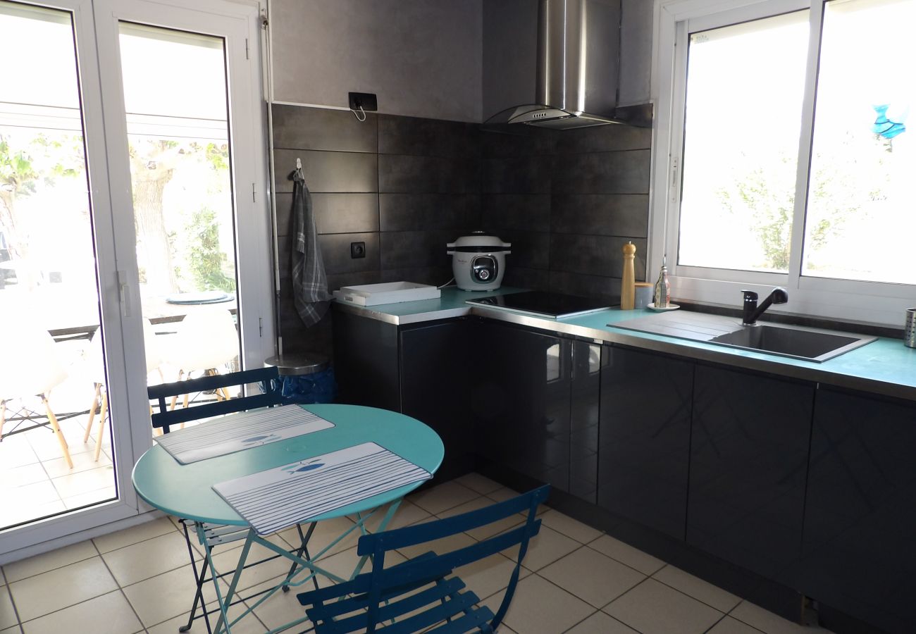 Villa à Saint-Cyprien - St Cyprien magnifique Villa piscine privée 10 personnes