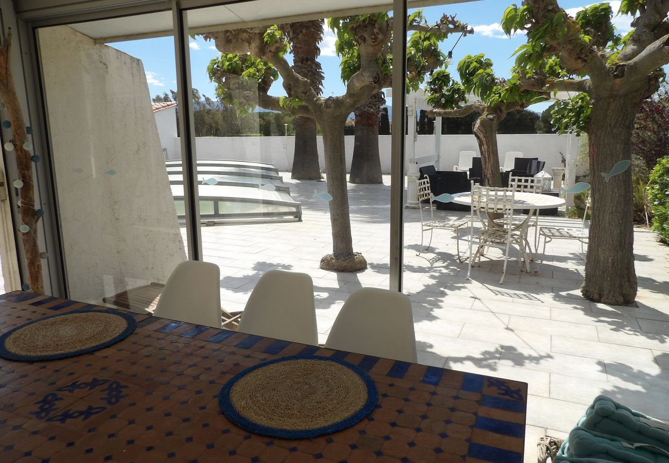 Villa à Saint-Cyprien - St Cyprien magnifique Villa piscine privée 10 personnes