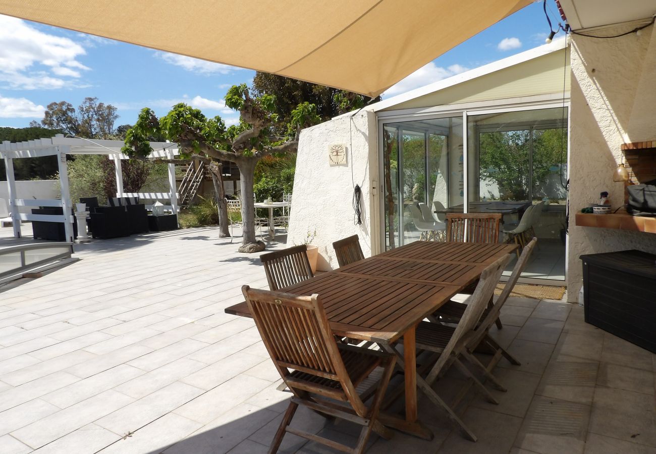 Villa à Saint-Cyprien - St Cyprien magnifique Villa piscine privée 10 personnes