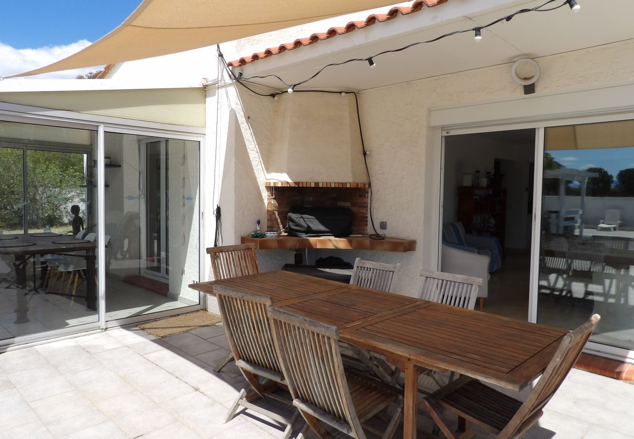 Villa à Saint-Cyprien - St Cyprien magnifique Villa piscine privée 10 personnes