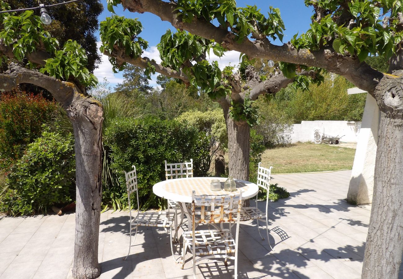 Villa à Saint-Cyprien - St Cyprien magnifique Villa piscine privée 10 personnes