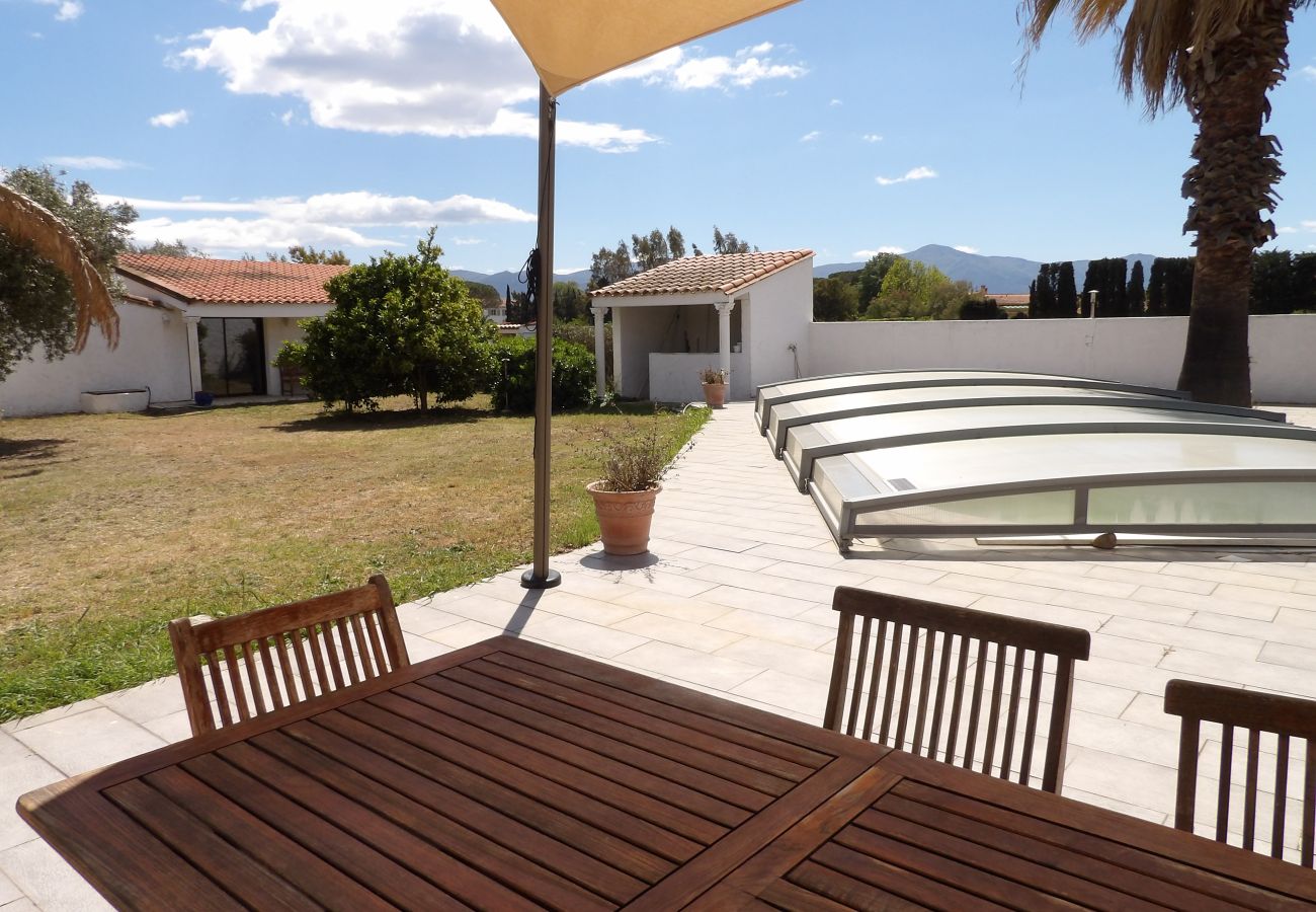 Villa à Saint-Cyprien - St Cyprien magnifique Villa piscine privée 10 personnes