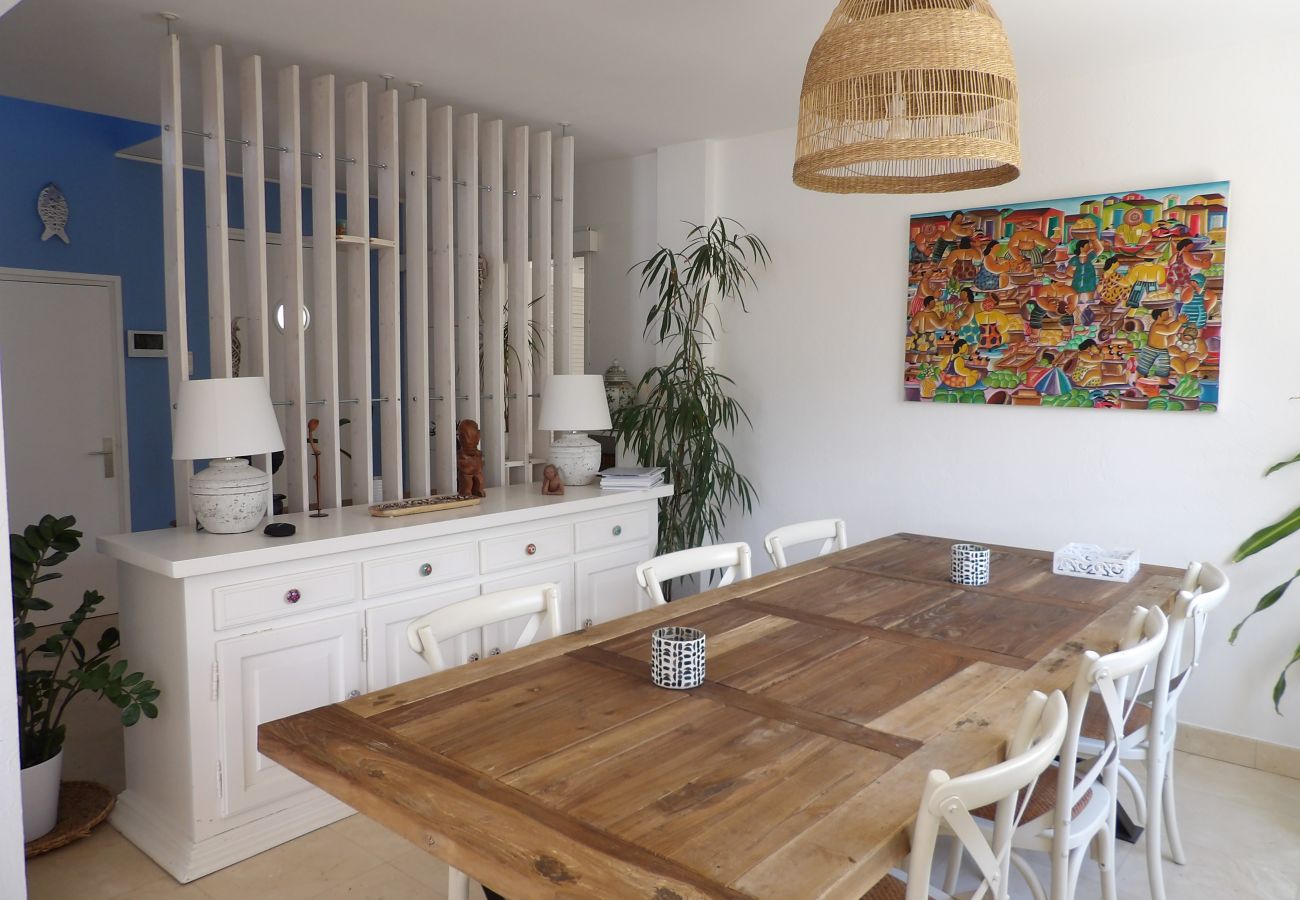 Villa à Saint-Cyprien - St Cyprien magnifique Villa piscine privée 10 personnes