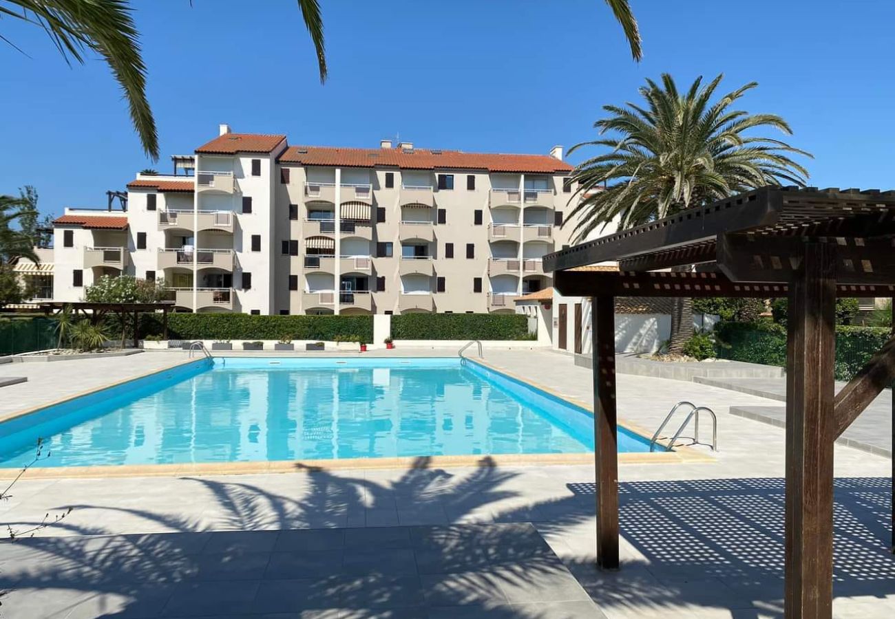 Studio à Saint-Cyprien - St Cyprien studio cabine avec terrasse et piscine