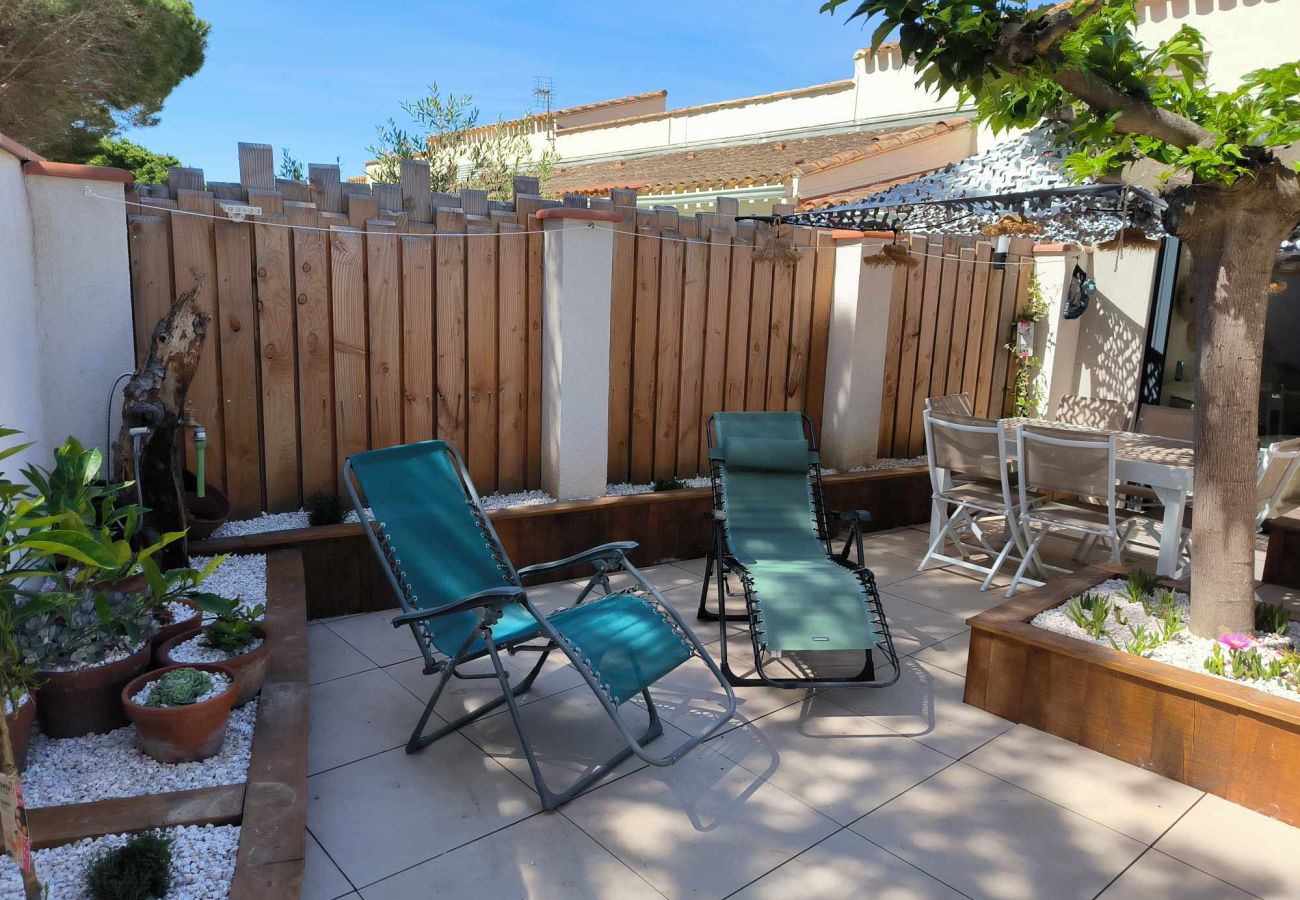 Maison à Saint-Cyprien - St Cyprien maison  4 étoiles avec grande terrasse ensoleillée