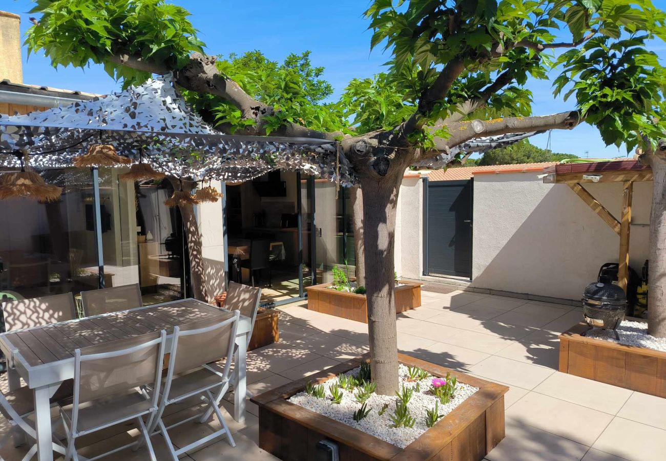 Maison à Saint-Cyprien - St Cyprien maison  4 étoiles avec grande terrasse ensoleillée