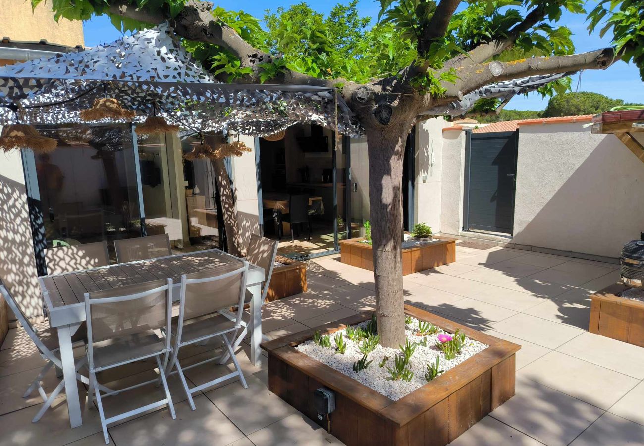 Maison à Saint-Cyprien - St Cyprien maison  4 étoiles avec grande terrasse ensoleillée