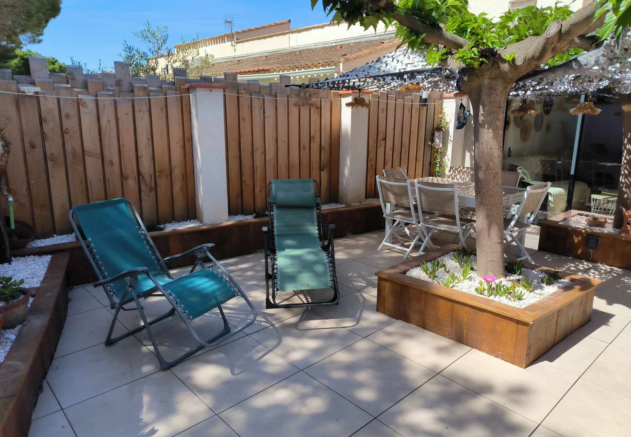 Maison à Saint-Cyprien - St Cyprien maison  4 étoiles avec grande terrasse ensoleillée