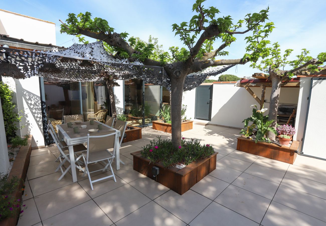 Maison à Saint-Cyprien - St Cyprien maison  4 étoiles avec grande terrasse ensoleillée