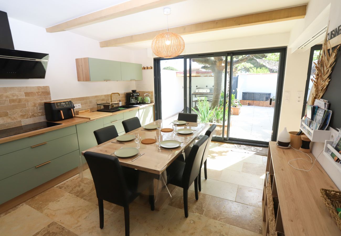 Maison à Saint-Cyprien - St Cyprien maison  4 étoiles avec grande terrasse ensoleillée