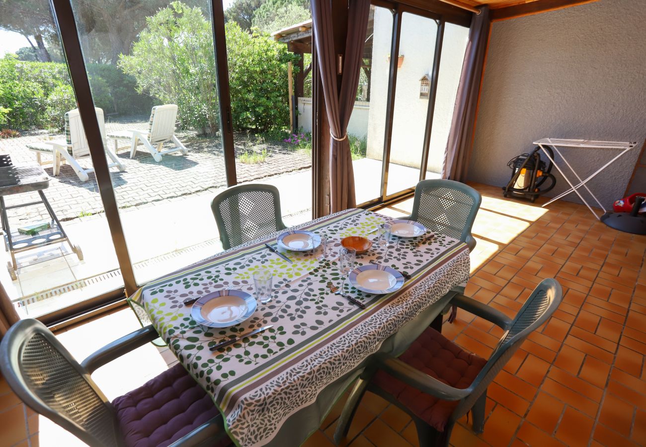 Villa à Saint-Cyprien - St Cyprien Maison 4p avec grande terrasse et jardin clos