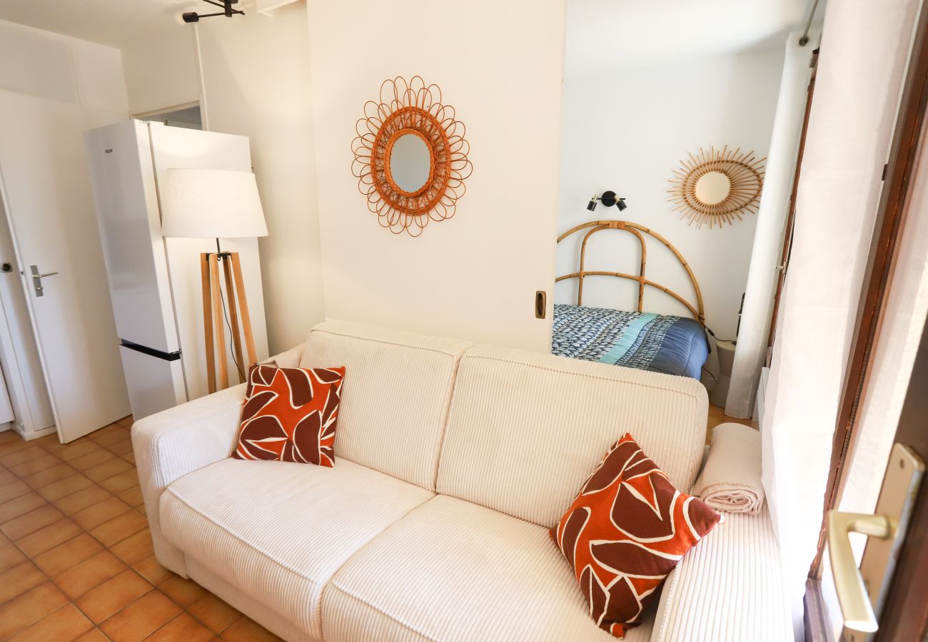 Appartement à Saint-Cyprien - St Cyprien classé 3 étoiles charmant rez de jardin 2 velos Piscine