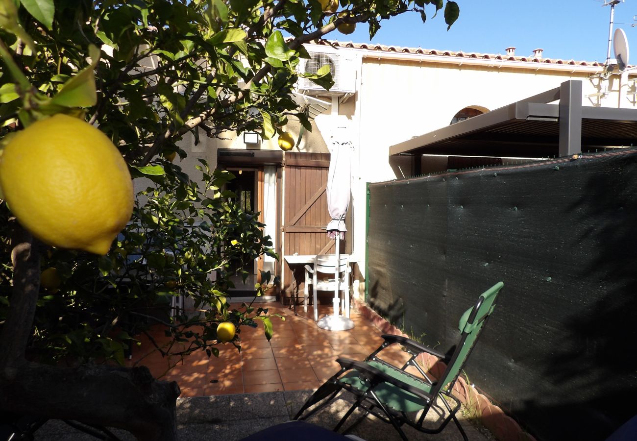 Maison mitoyenne à Saint-Cyprien - Petite maison sympa dans résidence avec piscine