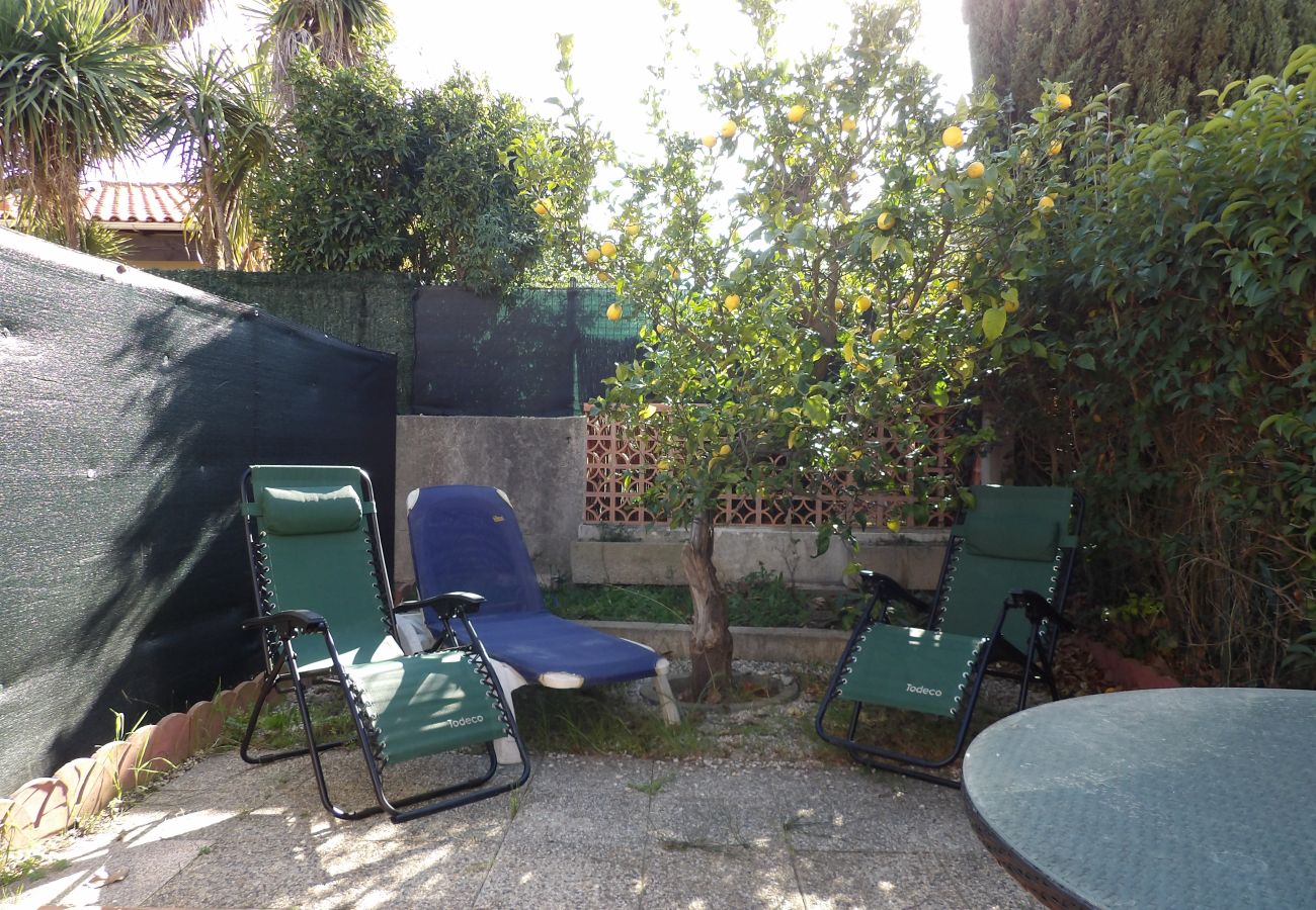 Maison mitoyenne à Saint-Cyprien - Petite maison sympa dans résidence avec piscine