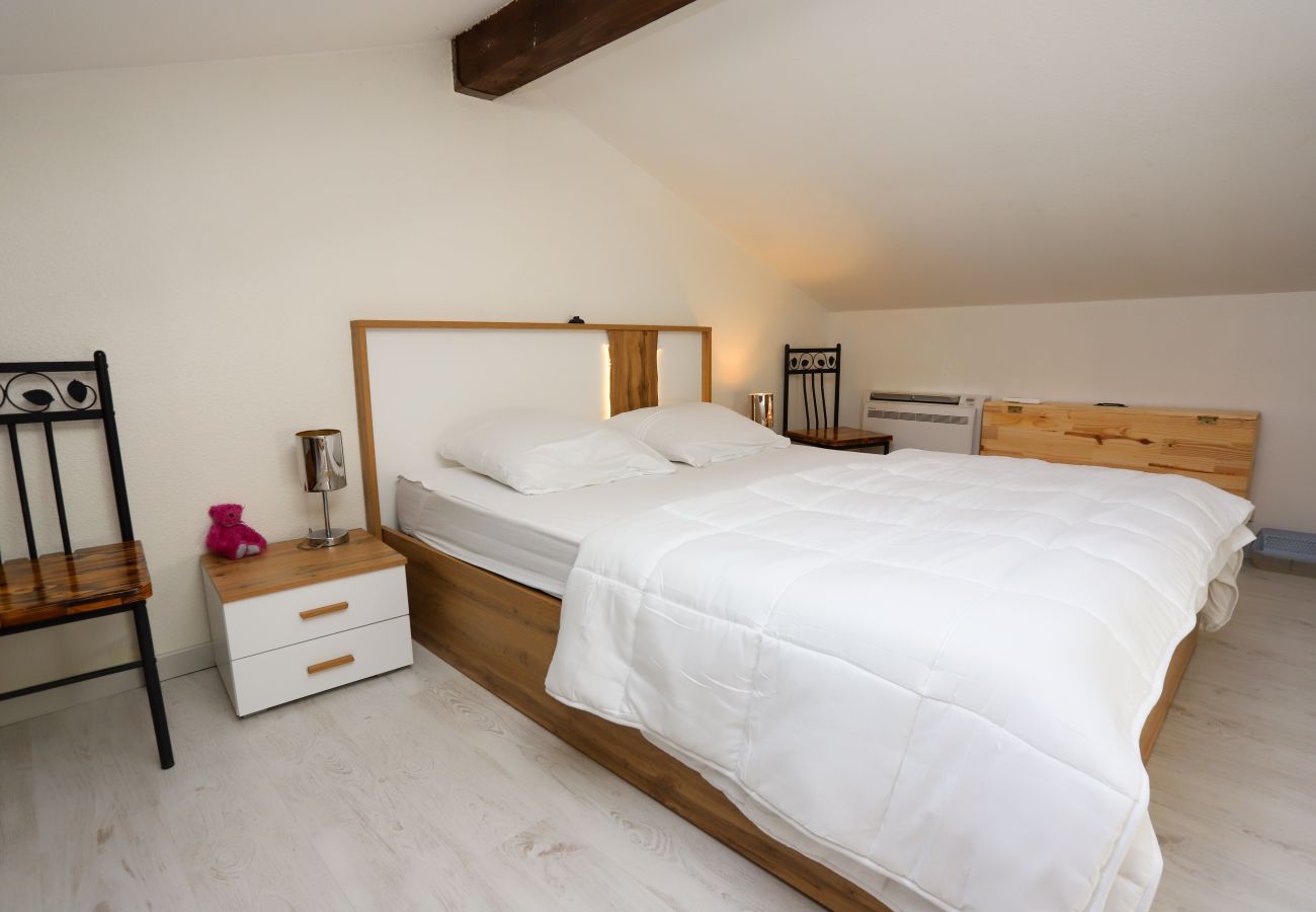 Maison mitoyenne à Saint-Cyprien - Petite maison sympa dans résidence avec piscine