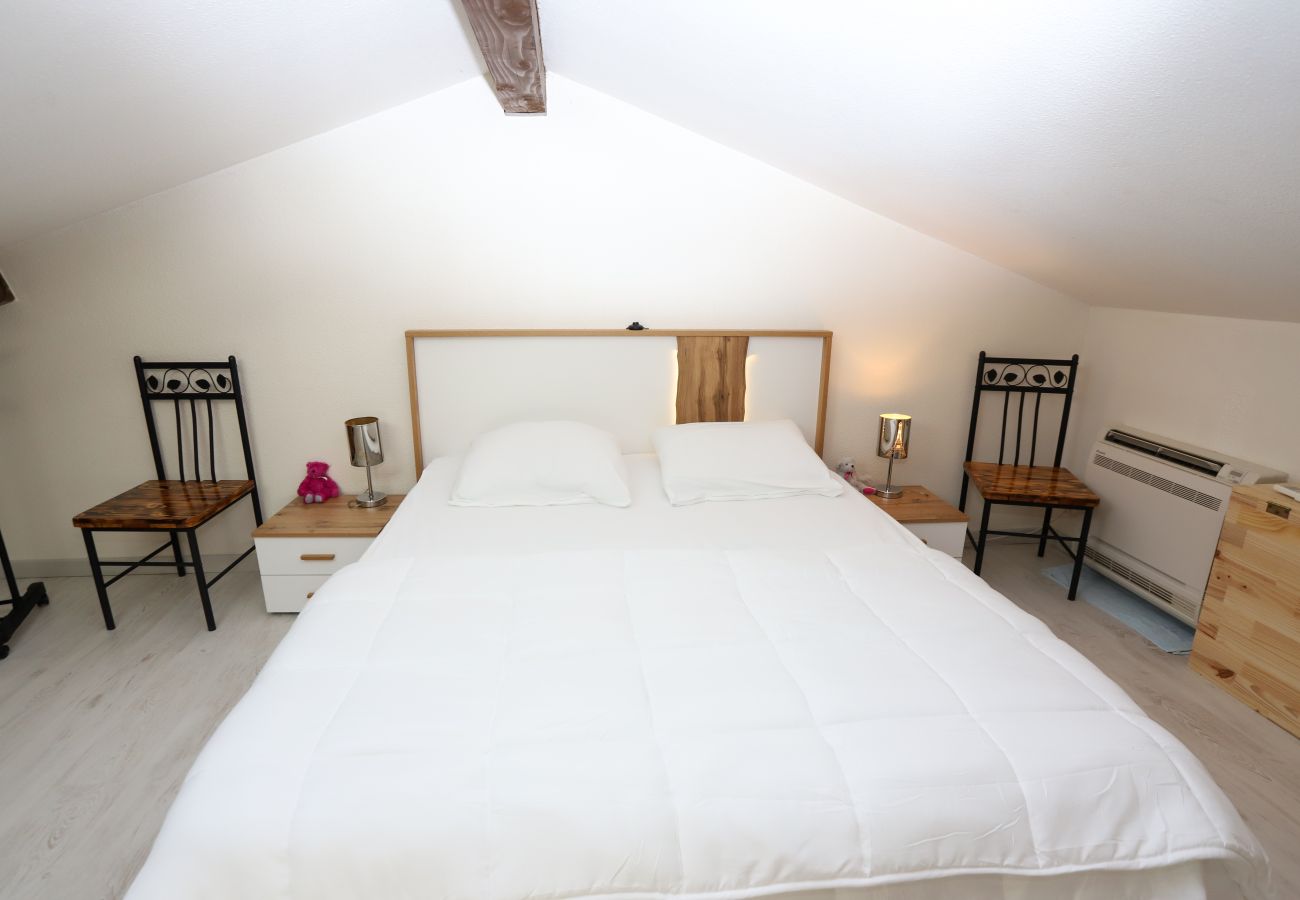 Maison mitoyenne à Saint-Cyprien - Petite maison sympa dans résidence avec piscine