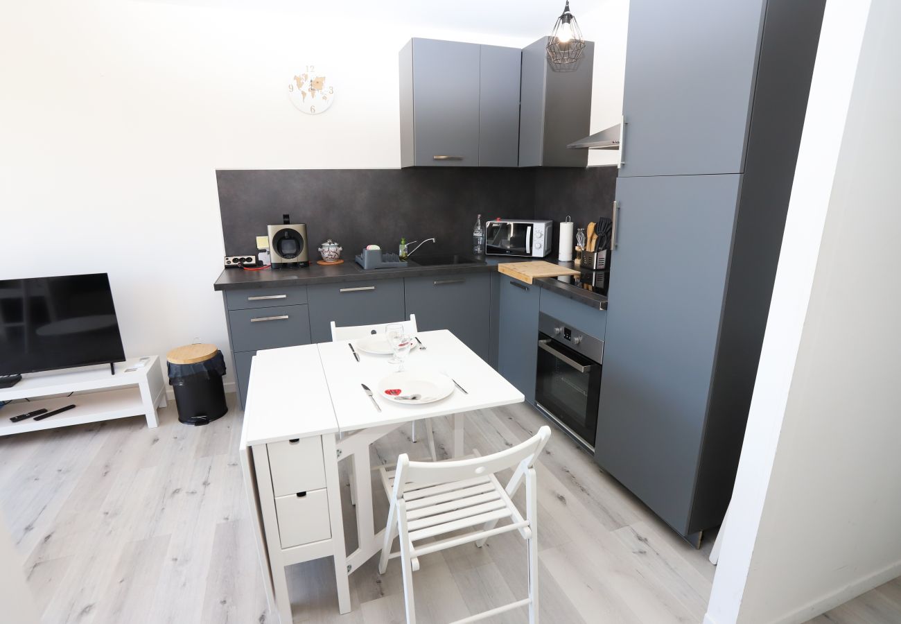 Studio à Saint-Cyprien - Appart lumineux et climatisé St Cyprien 3 min du port 