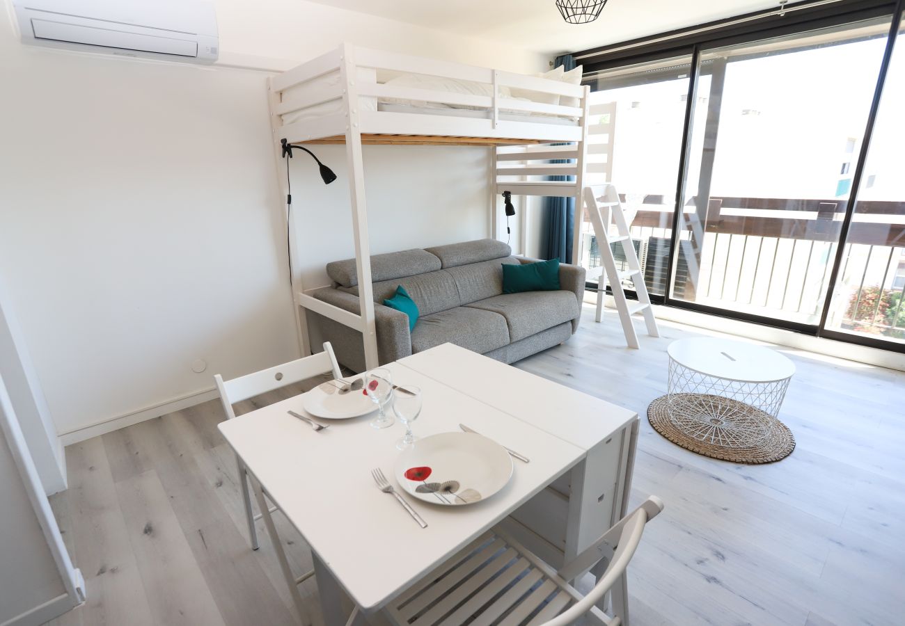 Studio à Saint-Cyprien - Appart lumineux et climatisé St Cyprien 3 min du port 